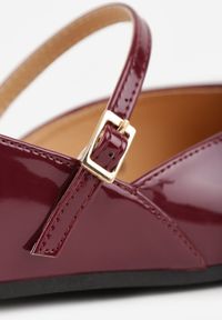 Born2be - Bordowe Balerinki Vices z Paskiem z Klamerką Zdobione Przeszyciem Desilita. Okazja: na co dzień. Nosek buta: okrągły. Zapięcie: pasek. Kolor: czerwony. Wzór: aplikacja. Materiał: jeans. Obcas: na obcasie. Styl: casual, elegancki. Wysokość obcasa: niski #6