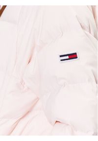 Tommy Jeans Kurtka puchowa DW0DW14929 Różowy Regular Fit. Kolor: różowy. Materiał: syntetyk