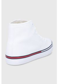 Tommy Jeans trampki damskie kolor biały. Nosek buta: okrągły. Zapięcie: sznurówki. Kolor: biały. Materiał: guma, bawełna. Szerokość cholewki: normalna