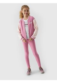 4f - Bluza bejsbolówka bomberka dziewczęca - różowa. Okazja: na co dzień. Kolor: różowy. Materiał: dzianina. Wzór: nadruk. Styl: casual, klasyczny #2