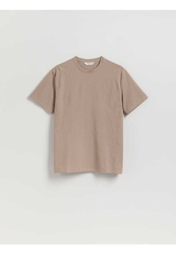 Reserved - Strukturalny t-shirt comfort fit - brązowy. Kolor: brązowy. Materiał: dzianina, bawełna