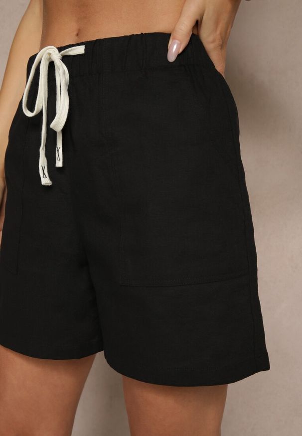 Renee - Czarne Wiązane Szorty z Bawełny Basic z Kieszonkami Evitessa. Okazja: na co dzień. Stan: podwyższony. Kolor: czarny. Materiał: bawełna. Sezon: lato. Styl: casual, elegancki