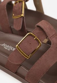 Born2be - Brązowe Klapki z Geometryczną Cholewką i Klamrą z Boku Endrita. Okazja: na co dzień. Kolor: brązowy. Wzór: geometria. Styl: casual, klasyczny #9