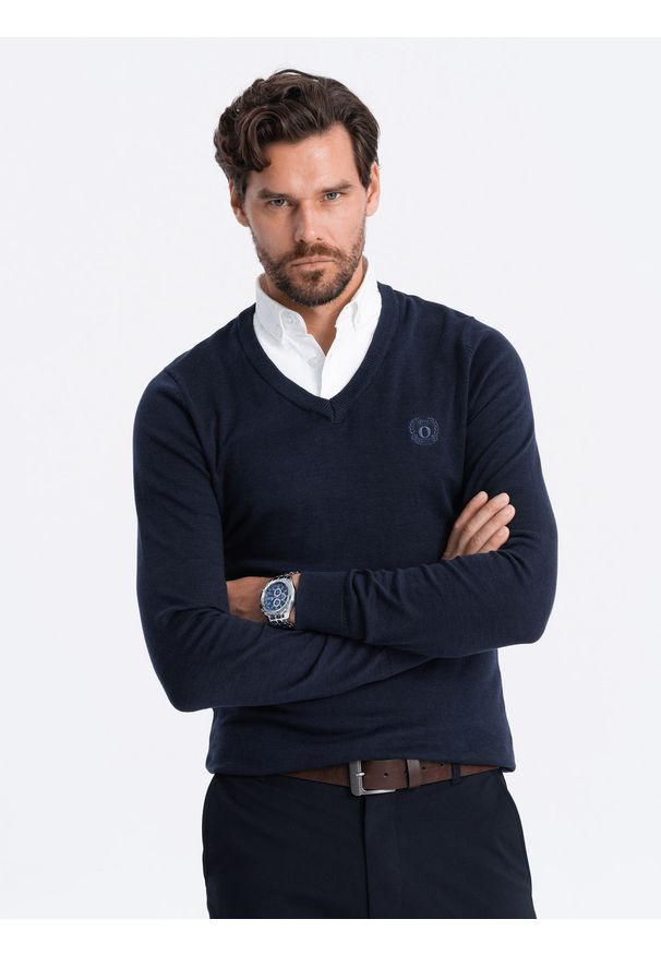 Ombre Clothing - Sweter męski z białym kołnierzykiem - granatowy V2 - Rozmiar: XXL. Typ kołnierza: dekolt w serek, kołnierzyk koszulowy. Kolor: niebieski. Materiał: materiał, nylon, bawełna. Styl: klasyczny