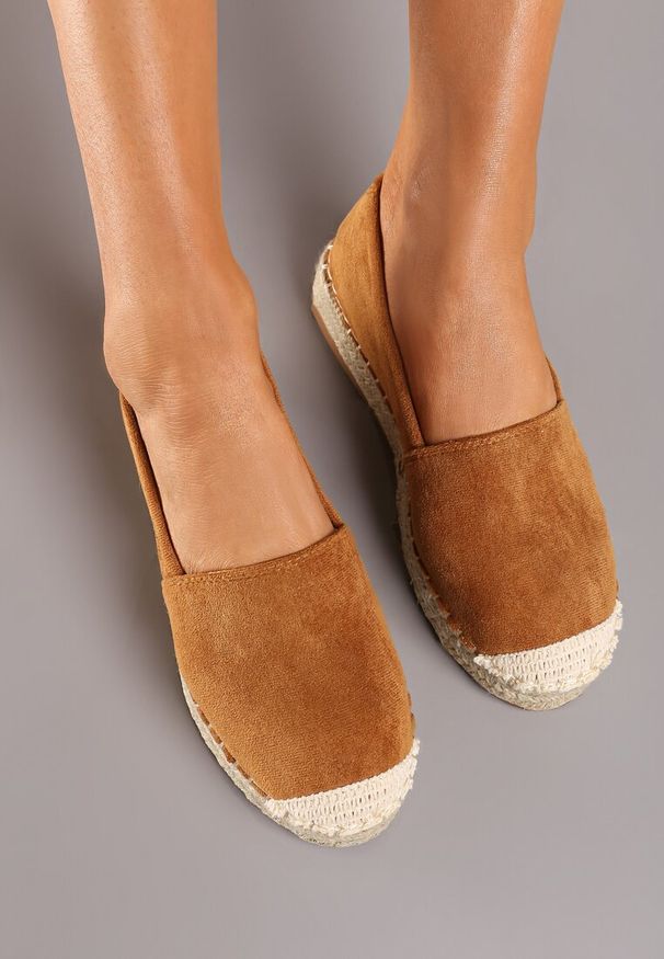 Born2be - Ciemnobeżowe Espadryle Zdobione Plecionką Thaxie. Okazja: na co dzień. Kolor: beżowy. Wzór: aplikacja. Obcas: na obcasie. Styl: elegancki, casual. Wysokość obcasa: niski