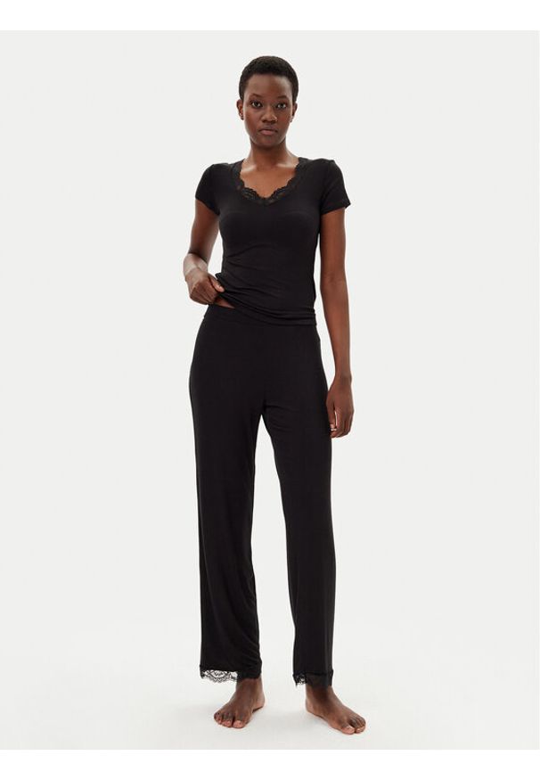 Hunkemöller Piżama Nanna 301483 Czarny Regular Fit. Kolor: czarny. Materiał: wiskoza