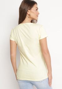 Born2be - Żółty Bawełniany T-shirt z Nadrukiem i Brokatem Kruita. Kolor: żółty. Materiał: bawełna. Długość rękawa: krótki rękaw. Długość: krótkie. Wzór: nadruk