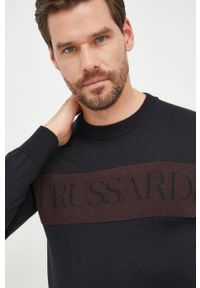 Trussardi Jeans - Trussardi sweter wełniany męski kolor czarny lekki. Kolor: czarny. Materiał: wełna. Długość rękawa: długi rękaw. Długość: długie