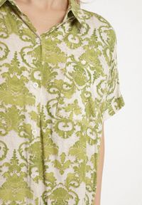 Born2be - Ciemnozielona Pudełkowa Sukienka Koszulowa z Wiskozy w Ornamentalny Print Vanisse. Okazja: na co dzień. Kolor: zielony. Materiał: wiskoza. Długość rękawa: krótki rękaw. Wzór: nadruk. Sezon: wiosna, lato. Typ sukienki: koszulowe. Styl: casual #3