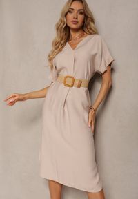 Renee - Jasnobeżowa Sukienka z Wiskozy z Trójkątnym Dekoltem i Paskiem z Plecionki Diremia. Okazja: na co dzień. Kolekcja: plus size. Kolor: beżowy. Materiał: wiskoza. Długość rękawa: krótki rękaw. Typ sukienki: proste, dla puszystych. Styl: casual