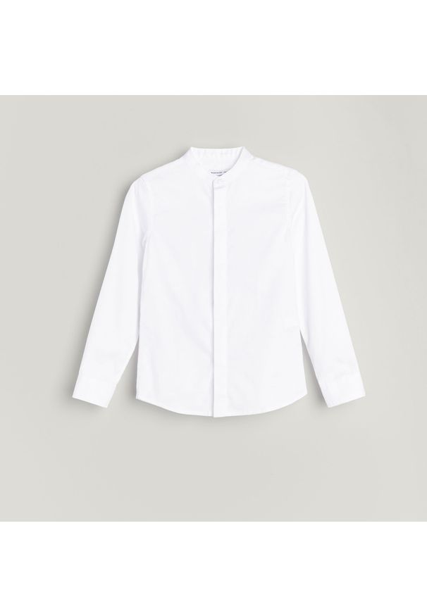 Reserved - Bawełniana koszula ze stójką - Biały. Typ kołnierza: kołnierzyk stójkowy. Kolor: biały. Materiał: bawełna