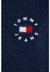 Tommy Jeans Sweter damski kolor granatowy z golfem. Okazja: na co dzień. Typ kołnierza: golf. Kolor: niebieski. Materiał: poliester, dzianina. Długość rękawa: długi rękaw. Długość: długie. Styl: casual #5