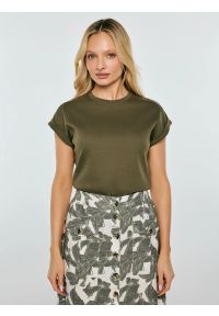 Big-Star - Koszulka damska z podwijanym rękawem khaki Adela 303. Kolor: zielony. Materiał: dzianina, żakard. Długość rękawa: krótki rękaw. Długość: krótkie. Wzór: jednolity. Styl: klasyczny #1