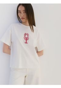 Reserved - Bawełniany t-shirt z nadrukiem - złamana biel. Materiał: bawełna. Wzór: nadruk #1