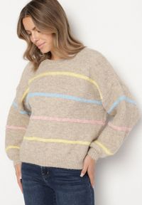 Born2be - Beżowy Nietoperzowy Sweter z Domieszką Wełny w Kolorowe Paski Rallieva. Okazja: na spacer, na co dzień. Kolor: beżowy. Materiał: wełna. Długość rękawa: długi rękaw. Długość: długie. Wzór: kolorowy, paski. Styl: casual, klasyczny