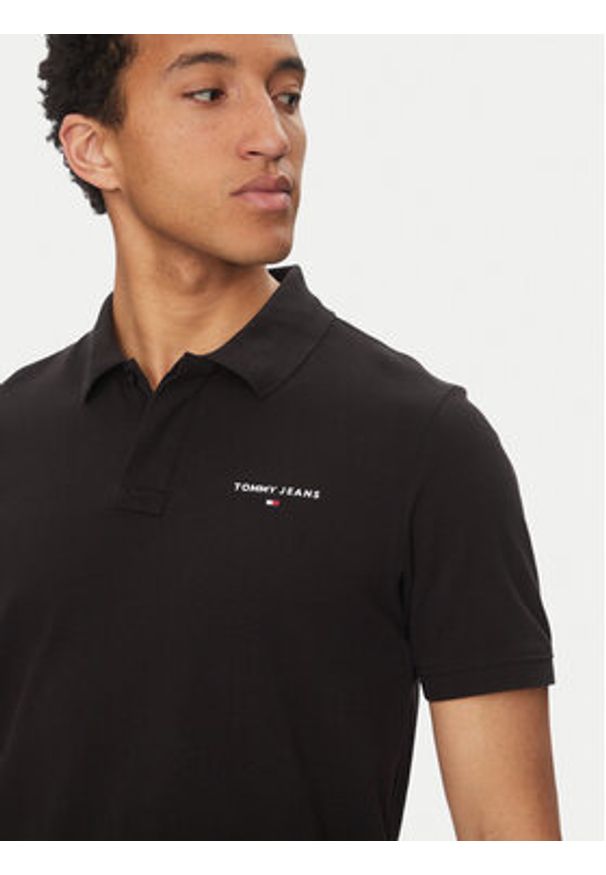 Tommy Jeans Polo Linear DM0DM20914 Czarny Regular Fit. Typ kołnierza: polo. Kolor: czarny. Materiał: bawełna