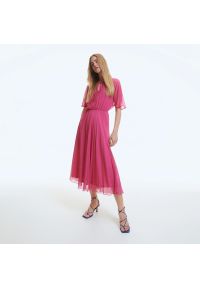 Reserved - Plisowana sukienka - Różowy. Kolor: różowy