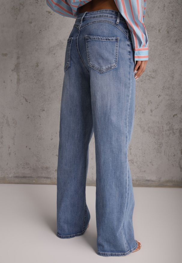 Renee - Niebieskie Jeansy High Waist Wide Leg z Bawełny Astethelia. Stan: podwyższony. Kolekcja: plus size. Kolor: niebieski