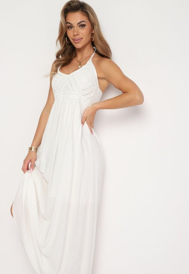 Born2be - Biała Bawełniana Rozkloszowana Sukienka Wiązana na Szyi Nonnea. Kolor: biały. Materiał: bawełna. Typ sukienki: rozkloszowane. Styl: elegancki, klasyczny