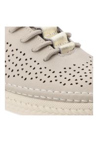 Półbuty damskie S.Barski, cholewka skóra naturalna perforowana sznurowanie klasyczne niski fason zaokrąglony nosek miękka linia metaliczna wstawka na. Okazja: na co dzień. Zapięcie: sznurówki. Kolor: beżowy. Materiał: skóra. Szerokość cholewki: normalna. Sezon: lato. Styl: klasyczny #8