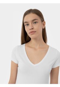 4f - T-shirt slim gładki damski. Kolor: biały. Materiał: bawełna, elastan. Wzór: gładki #2