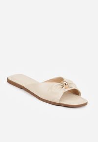 Born2be - Beżowe Płaskie Klapki z Metaliczną Aplikacją na Marszczonym Pasku Lilaya. Okazja: na co dzień. Kolor: beżowy. Materiał: len. Wzór: aplikacja. Styl: casual, elegancki #7