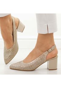 Złote skórzane ażurowe czółenka damskie Jezzi 2263A-5. Okazja: na co dzień, na imprezę. Kolor: złoty. Materiał: skóra. Szerokość cholewki: normalna. Wzór: ażurowy. Sezon: wiosna, lato. Obcas: na słupku. Styl: casual, elegancki, klasyczny, wizytowy #1