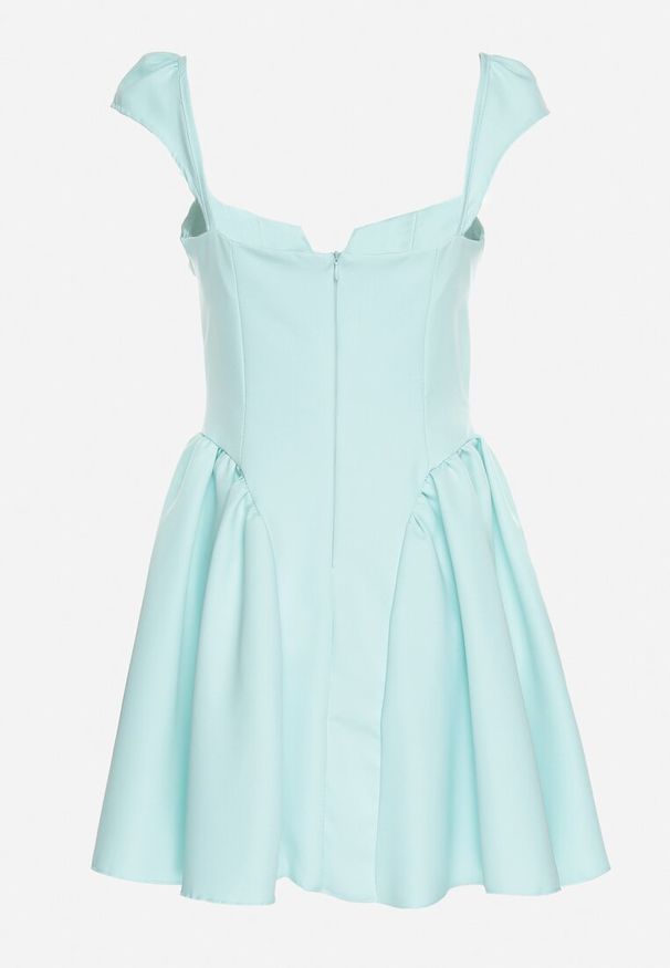 Born2be - Jasnozielona Rozkloszowana Sukienka z Ozdobnym Dekoltem i Guzikami Salasesia. Okazja: na co dzień. Typ kołnierza: dekolt kwadratowy. Kolor: zielony. Materiał: tkanina. Sezon: lato. Styl: klasyczny, casual, elegancki