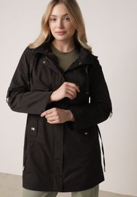 Born2be - Czarna Kurtka w Stylu Parki z Odpinanym Kapturem i Sznurkami Enang. Okazja: na spacer. Kolor: czarny. Materiał: prążkowany, jeans #1