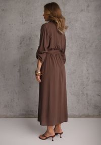 Renee - Brązowa Koszulowa Sukienka z Bawełny z Wiązanym Paskiem i Podpinanymi Rękawami Cesela. Okazja: na co dzień. Kolor: brązowy. Materiał: bawełna. Typ sukienki: koszulowe. Styl: boho, casual #2
