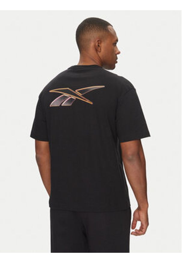 Reebok T-Shirt 100214893 Czarny Regular Fit. Kolor: czarny. Materiał: bawełna