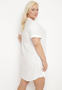 Born2be - Biała Sukienka z Lnem Pudełkowa z Krótkim Rękawem i Guzikami Effienu. Kolor: biały. Materiał: len. Długość rękawa: krótki rękaw. Wzór: kolorowy. Styl: elegancki, klasyczny #2