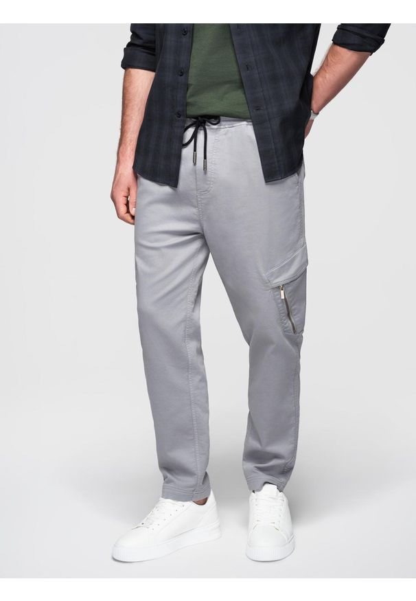 Ombre Clothing - Dzianinowe joggery męskie z kieszeniami cargo – jasnoszare V4 - Rozmiar: XL. Okazja: na co dzień. Kolor: szary. Materiał: dzianina. Wzór: aplikacja. Styl: casual