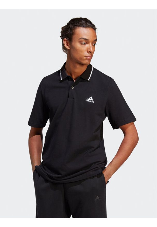 Adidas - adidas Polo Essentials IC9314 Czarny Regular Fit. Typ kołnierza: polo. Kolor: czarny. Materiał: bawełna