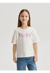 Reserved - Luźny t-shirt z nadrukiem - złamana biel. Materiał: bawełna. Wzór: nadruk #1