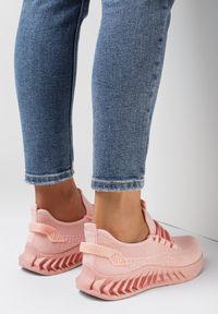 Born2be - Różowe Buty Sportowe Rhodeusa. Zapięcie: bez zapięcia. Kolor: różowy. Materiał: guma, materiał. Szerokość cholewki: normalna. Wzór: aplikacja