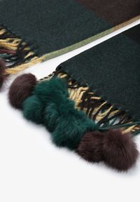 Born2be - Zielony Prostokątny Szalik z Kolorowymi Pomponami Komo. Kolor: zielony. Materiał: bawełna, wiskoza. Wzór: kolorowy #2