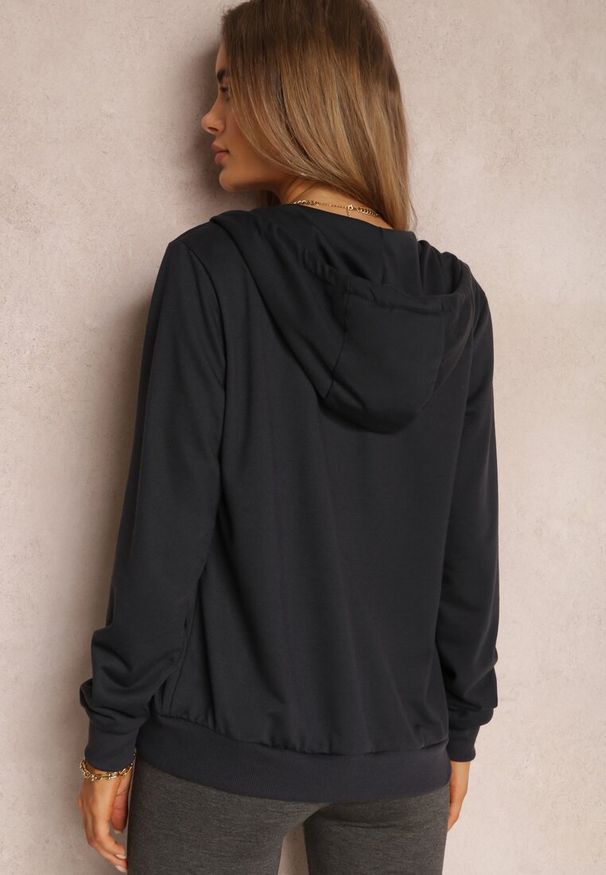 Renee - Granatowa Bluza Rhodothee. Kolor: niebieski. Materiał: dzianina, jeans. Długość rękawa: na ramiączkach. Długość: długie. Wzór: jednolity. Sezon: jesień, zima. Styl: sportowy
