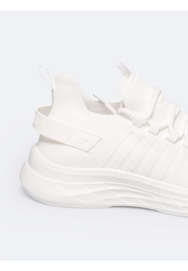 Big-Star - Sneakersy męskie białe RR174266 101. Okazja: na spacer, na co dzień. Kolor: biały. Materiał: tkanina. Sport: turystyka piesza