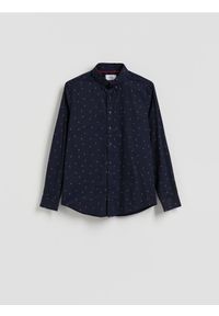 Reserved - Koszula slim fit w świąteczny wzór - granatowy. Kolor: niebieski. Materiał: tkanina, bawełna. Styl: wizytowy #1