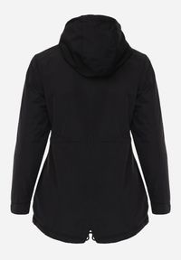 Born2be - Czarna Przejściowa Kurtka Dwustronna o Kroju Parki z Pikowaniem Wewnątrz Zidelle. Typ kołnierza: kaptur. Kolor: czarny. Materiał: poliester, jeans. Styl: sportowy #6