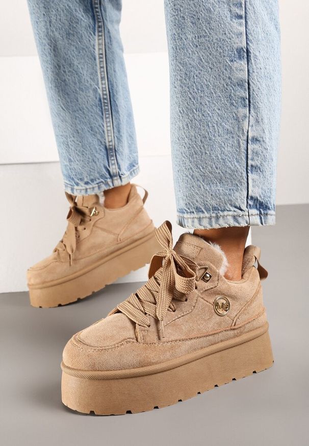 Born2be - Ciemnobeżowe Sneakersy z Imitacji Zamszu na Platformie Ocieplane Futrem Sennalia. Okazja: na co dzień. Kolor: beżowy. Materiał: futro, zamsz. Obcas: na platformie
