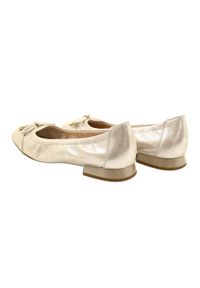 Caprice baleriny buty damskie 9-22104-20 354 TAUPE SUE.MET srebrny. Kolor: srebrny. Materiał: skóra. Szerokość cholewki: normalna. Styl: klasyczny #5