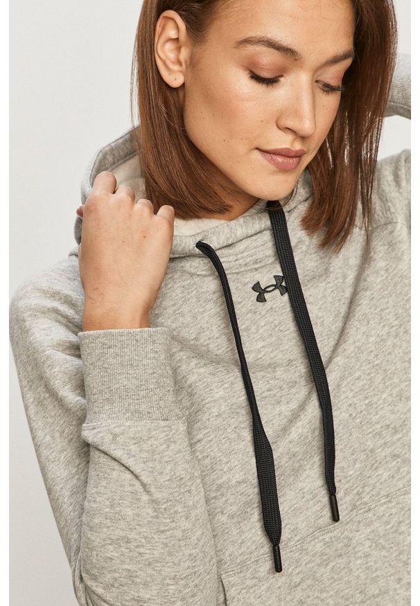 Under Armour - Bluza. Okazja: na co dzień. Typ kołnierza: kaptur. Kolor: szary. Materiał: dzianina. Długość rękawa: długi rękaw. Długość: długie. Styl: casual