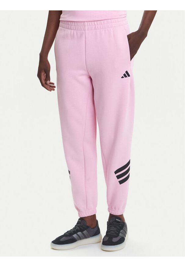 Adidas - adidas Spodnie dresowe Future Icons 3-Stripes JE0158 Różowy Regular Fit. Kolor: różowy. Materiał: bawełna, syntetyk