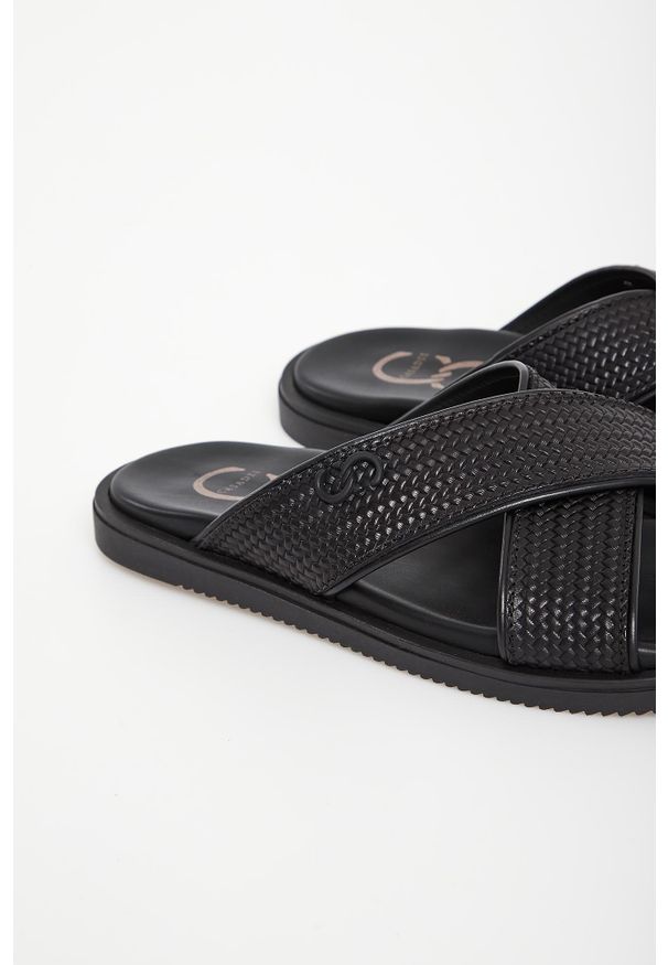 Klapki męskie skórzane CESARE CASADEI. Materiał: skóra