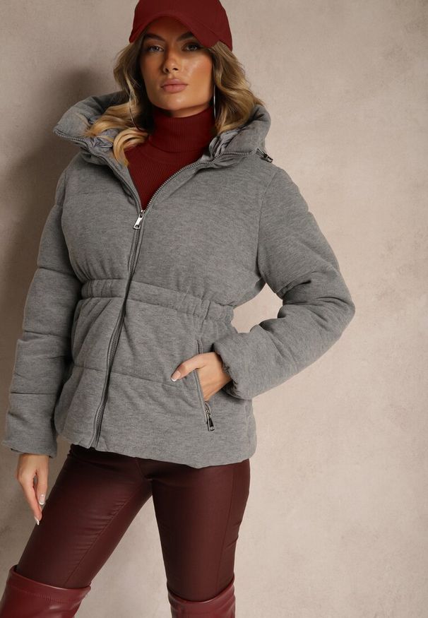 Renee - Szara Kurtka z Pikowanymi Przeszyciami i Kapturem ze Ściągaczami Torisia. Okazja: do pracy. Kolor: szary. Materiał: jeans, materiał. Długość rękawa: długi rękaw. Długość: długie. Styl: elegancki, sportowy, klasyczny