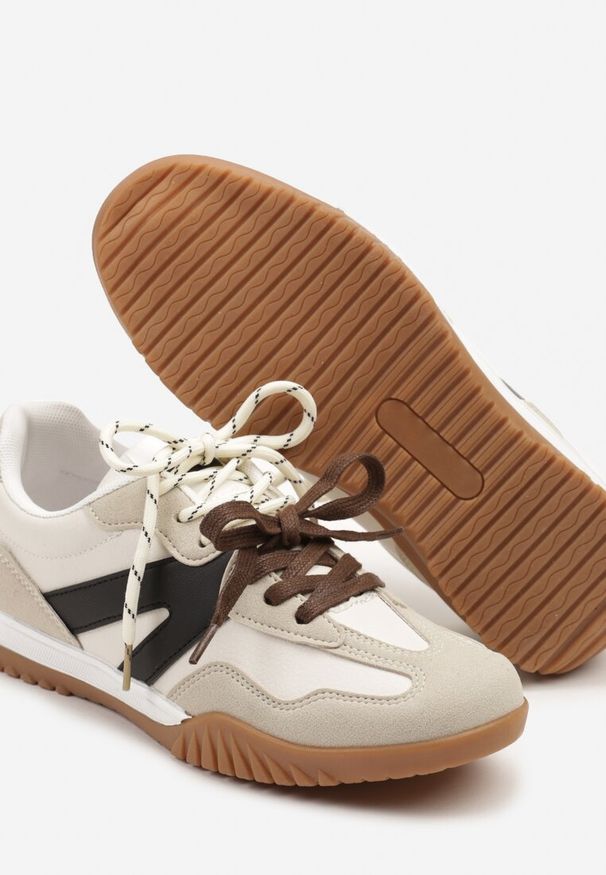 Renee - Beżowe Sneakersy w Stylu Kultowych Tenisówek z Podwójnymi Sznurówkami Nilaviela. Okazja: na spotkanie biznesowe, do pracy, na spacer. Kolor: beżowy. Materiał: jeans. Szerokość cholewki: normalna. Sport: turystyka piesza