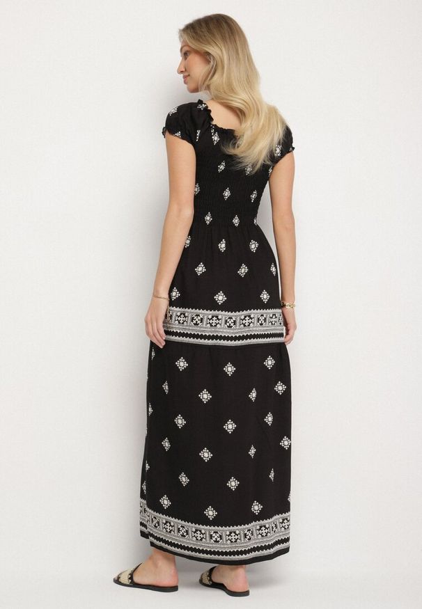 Born2be - Czarna Sukienka z Wiskozy ze Wzorem Boho Ellirose. Okazja: na co dzień. Kolor: czarny. Materiał: wiskoza. Wzór: aplikacja. Sezon: wiosna. Styl: boho