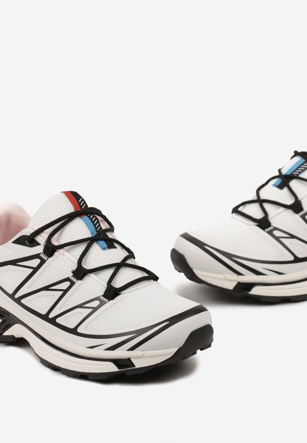 Renee - Biało-Czarne Sneakersy z Ozdobnymi Wstawkami i Ściąganą Gumką Aineri. Nosek buta: okrągły. Kolor: biały. Materiał: materiał. Obcas: na obcasie. Wysokość obcasa: niski